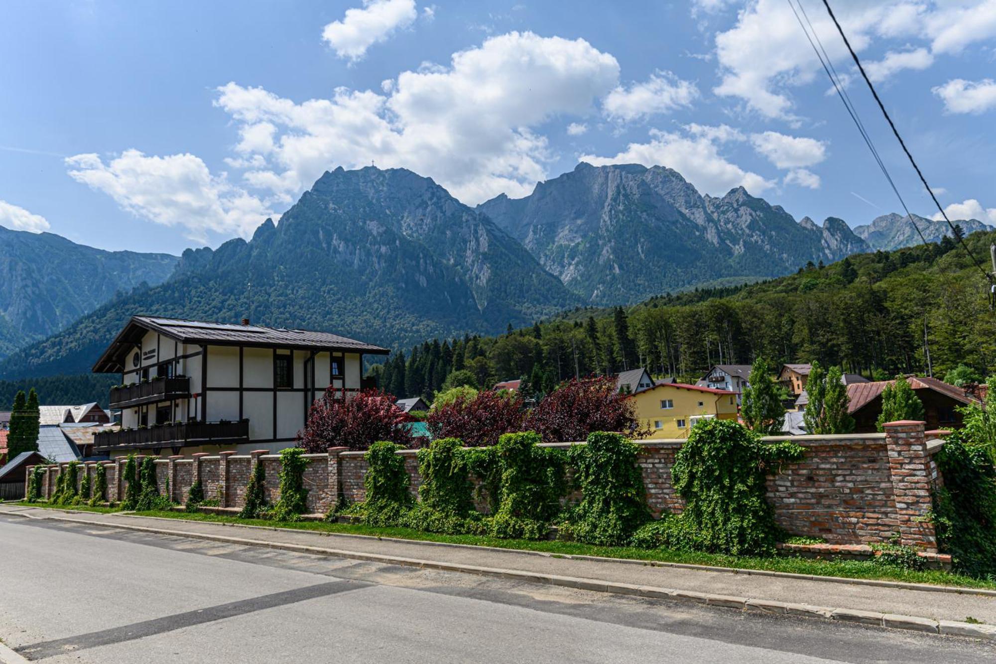 Casa Ramino Hotel Busteni Exterior photo