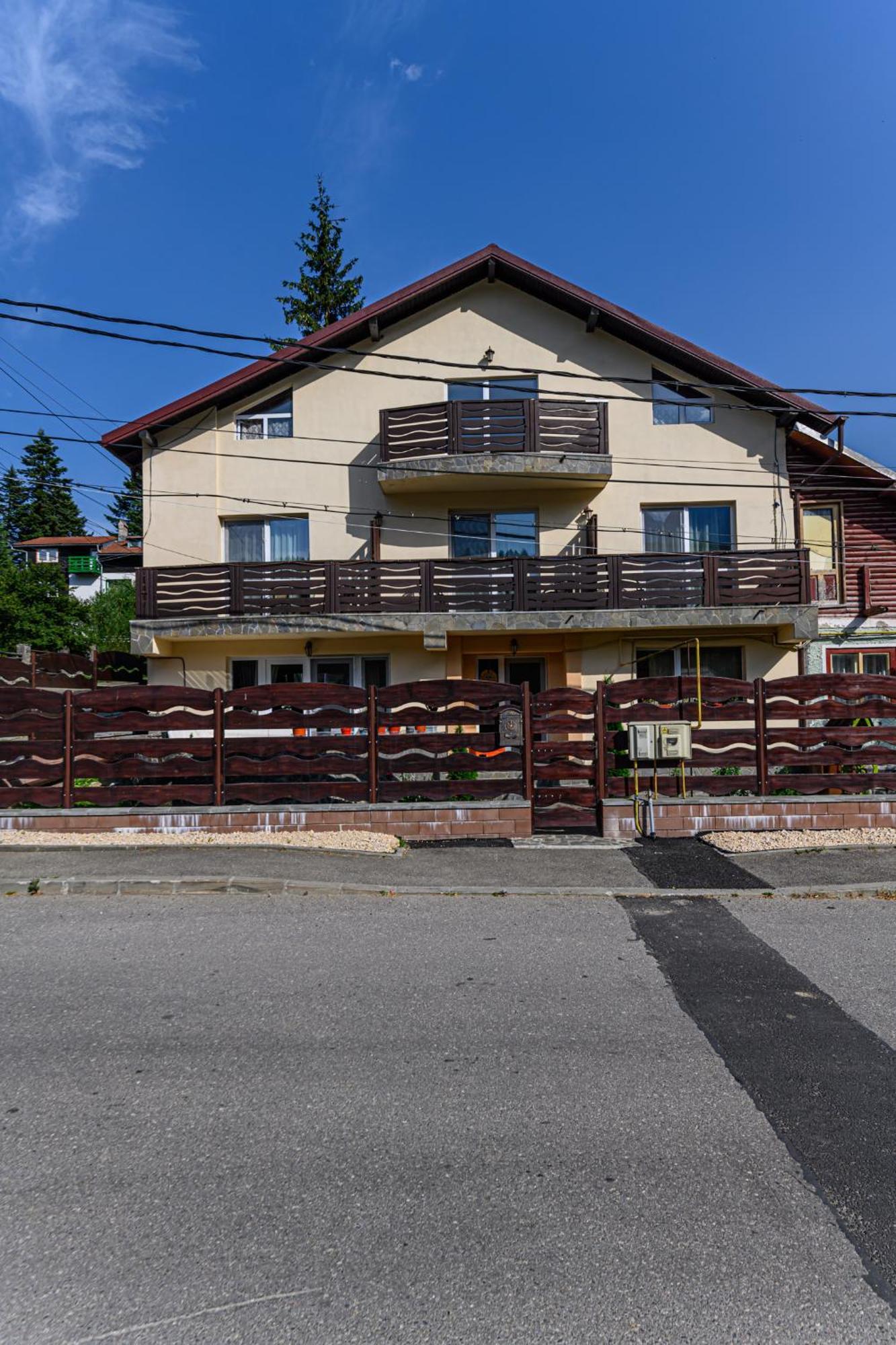 Casa Ramino Hotel Busteni Exterior photo