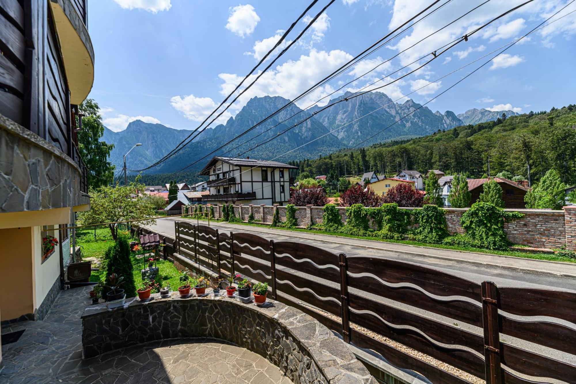 Casa Ramino Hotel Busteni Exterior photo